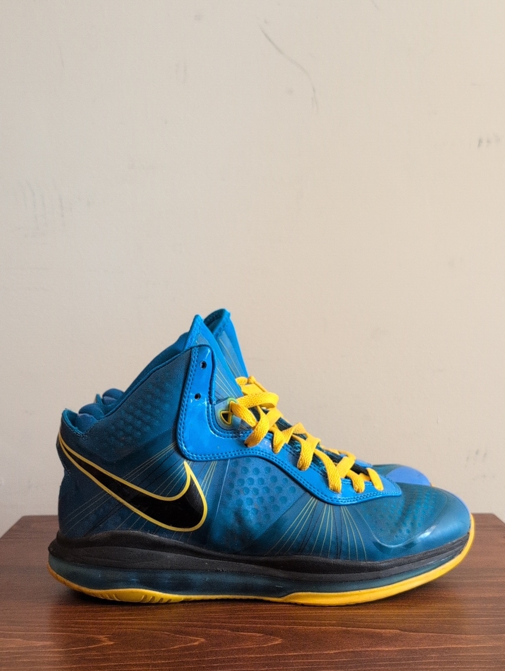 Nike LeBron 8 V/2 Entourage Sz 9.5